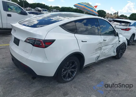 2025 Tesla Model Y Long Range Dual Motor All-Wheel Drive z USA, uszkodzony, nr VIN 7SAYGAEE4SF283972